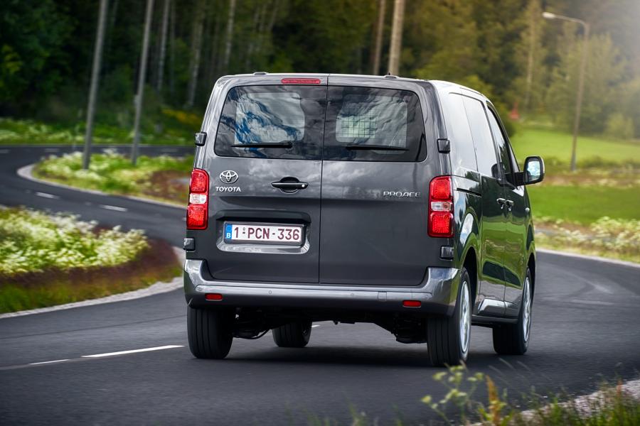  Toyota ProAce Van 2016 года  (фото 16 из 44)